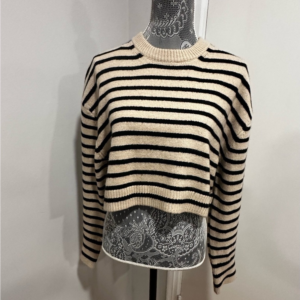 Women’s Small H&M Cream & Black Horizontal Striped Crop Top Crew Neck Sweater.